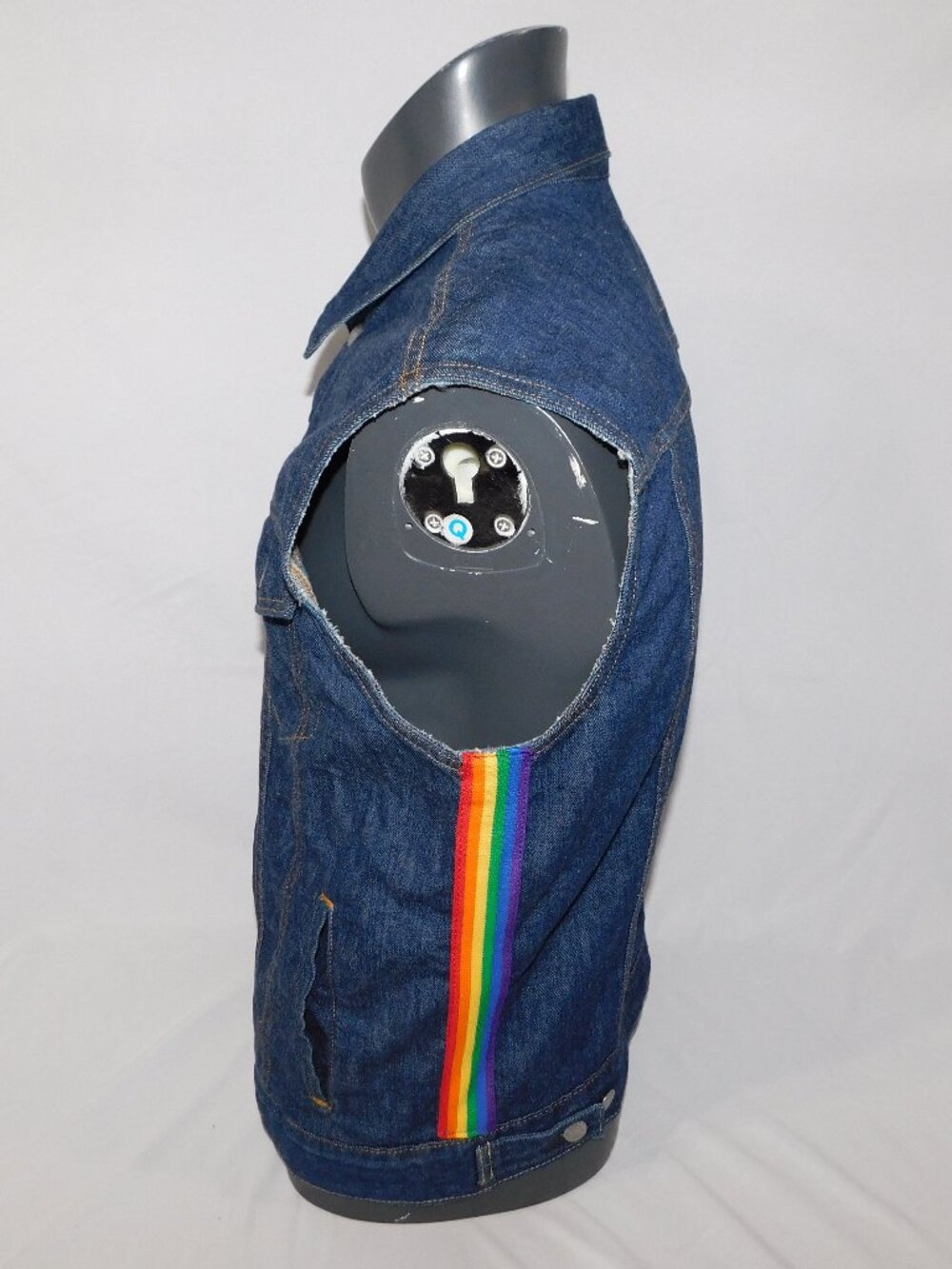 Levis's Trucker Denim Vest Pride Collection Rainbow Stripe LGBTQ 2019 Men M